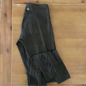 LULULEMON wunder under green camp size 4